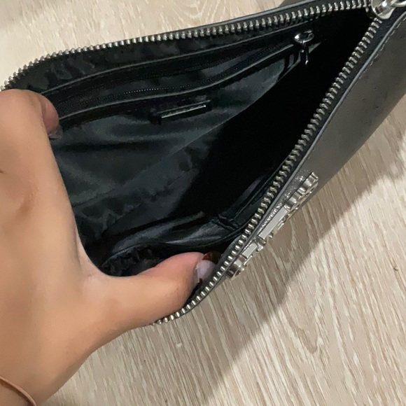 guess handbag - Picture 3 of 3